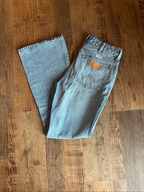 Wrangler Denim - Wrangler wide leg bootcut jeans.